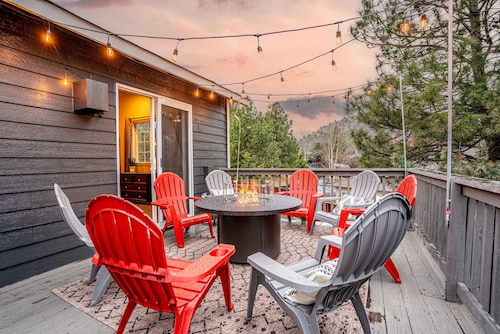 Pilot Butte Retreat | Hot Tub, Pool Table, Fam Fun