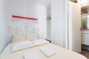 1 chambre, fer et planche à repasser, Wi-Fi, literie fournie