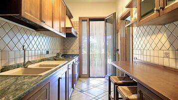 Réfrigérateur, four, plaque de cuisson, lave-vaisselle