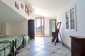6 bedrooms, iron/ironing board, travel crib, free WiFi