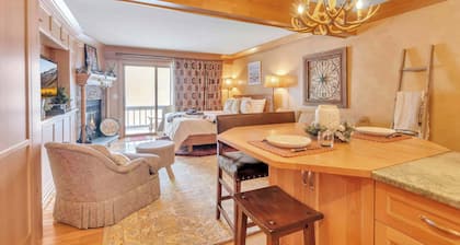 Cozy Studio with Fireplace, King Bed, A/C