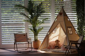 5 chambres, fer et planche à repasser, lit de bébé portatif, Wi-Fi