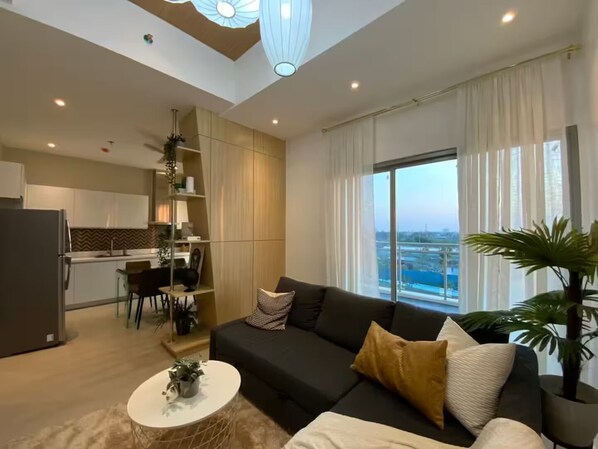 Smart TV - E&F Residence One
(San Fernando)