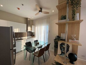 Dining - E&F Residence One
(San Fernando)