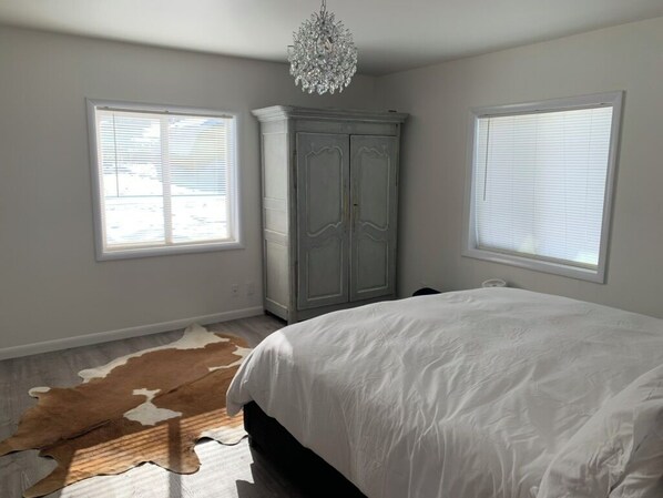 2 bedrooms, iron/ironing board, WiFi, bed sheets