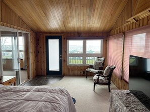 4 bedrooms, WiFi, bed sheets - "Lakeview" 5 Bed-2 Bath Hovde Resort (Devils Lake)
