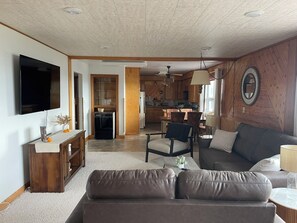 TV - "Lakeview" 5 Bed-2 Bath Hovde Resort (Devils Lake)