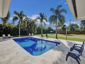 A heated pool - Charming 3-bedroom bungalow with Heated pool  in Oakland Park/ Fort Lauderdale. (Oakland Park)