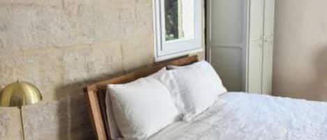 1 habitación, wifi y ropa de cama