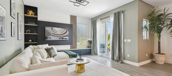 Top Floor Luxury - Views - 5 min to Downtown