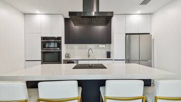 Fridge, microwave, dishwasher, coffee/tea maker