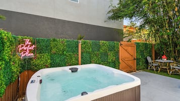 Bain à remous extérieur