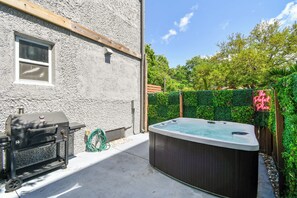 Baignoire à remous extérieure