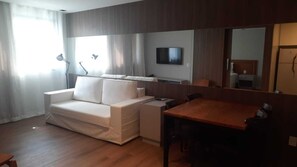 Living area - Apartment on the beach in Praia Brava, Florianópolis (Praia Brava Florianópolis)