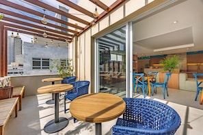 تناول الطعام بالخارج