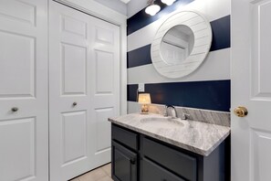 Hårtørrer, håndklæder, Sæbe, Toiletpapir