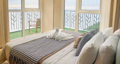 Spacious 5-bedroom apartment with terrific Sunset View in Manila Bay near Okada