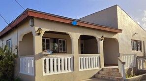 Exterior - Gaston's Spacious 3BR Aruba Home, 8 Min to Eagle Beach, Family Friendly (Oranjestad)