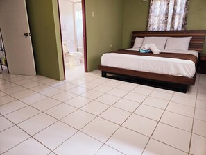 3 chambres, fer et planche à repasser, Wi-Fi gratuit, draps fournis