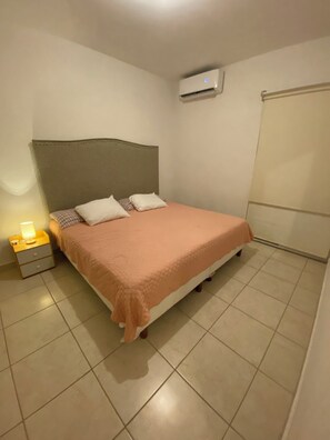 2 quartos, ferros/tábuas de passar roupa, Wi-Fi, roupa de cama