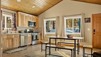 Refrigerador, lavavajillas, cafetera y tetera y tostadora