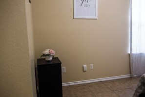 Interior - Charming Cozy 3-bedroom 2-bath house near the AT&T Stadium in Arlington (Arlington)