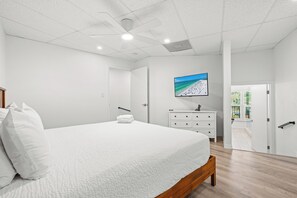 2 室のベッドルーム、アイロン / アイロン台、WiFi (無料)、ベッドシーツ