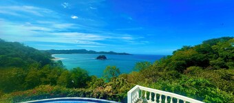 Romantic Getaway with Stunning Panoramic Ocean Views, Amazing Sunsets