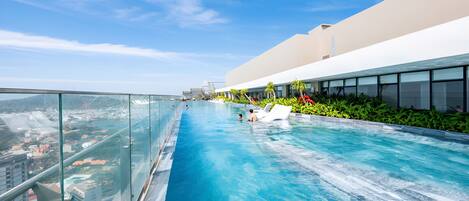 Kolam renang outdoor