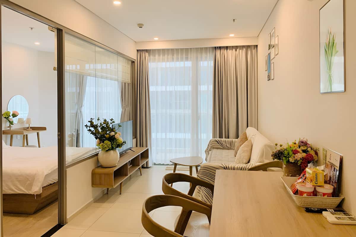 Deluxe Apartment, 2 Bedrooms, Beach View | 1 bedroom, free minibar items, desk, laptop workspace