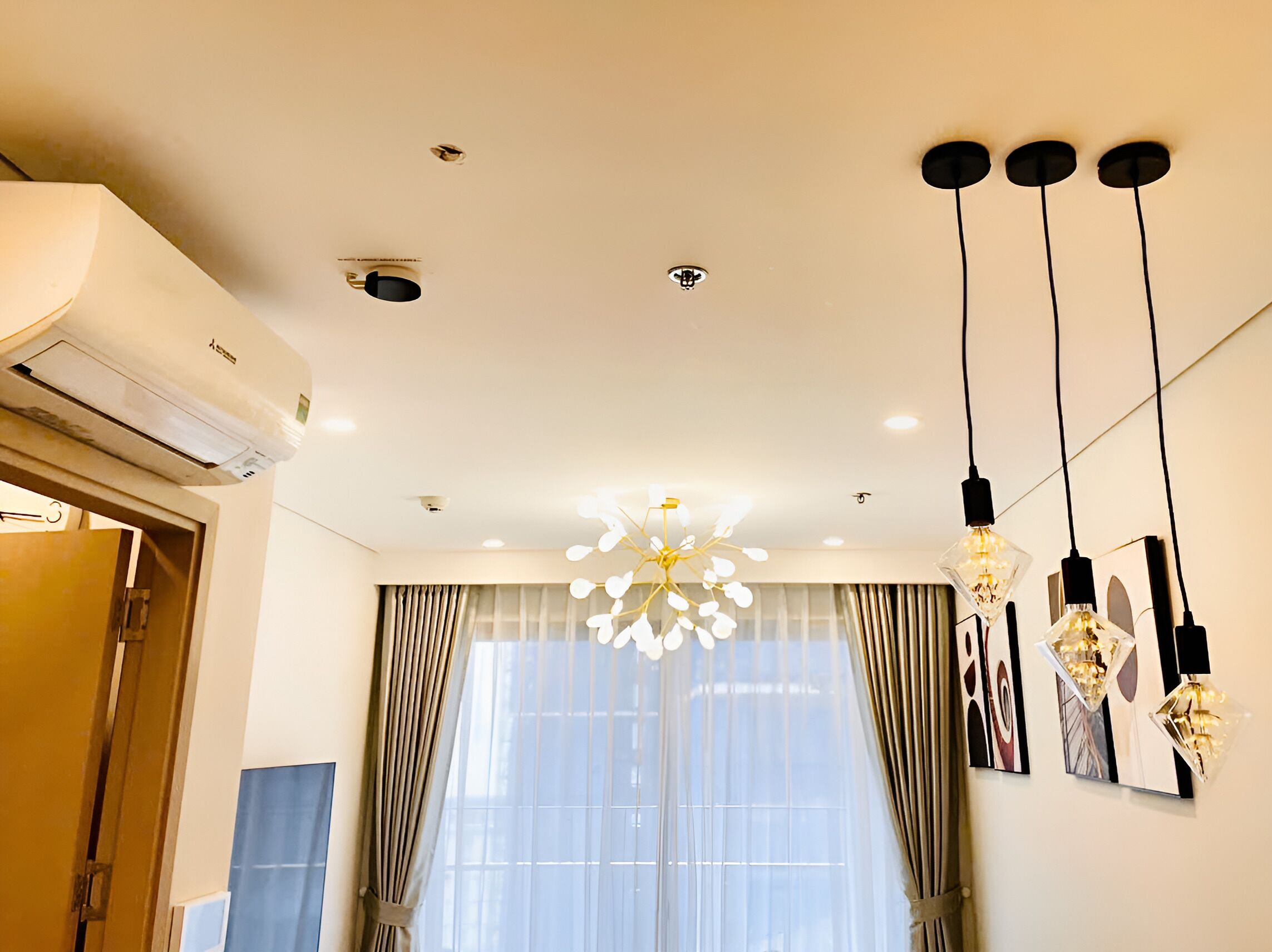 Minibar med vissa gratis produkter och individuell inredning