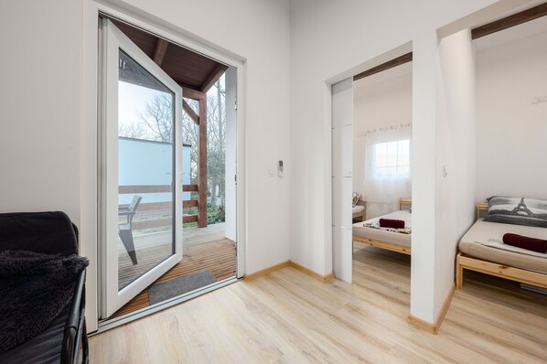 Apartment, Smoking