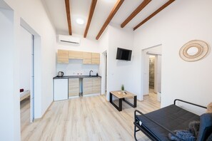 Apartment, Smoking