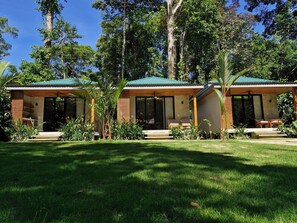 Front of property - Serenity Sand Bungalow (Cahuita)