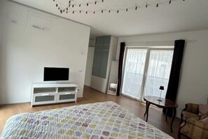 1 bedroom, iron/ironing board, WiFi, bed sheets