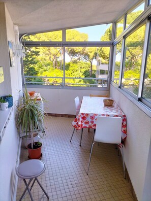 Dining - T2 between sea and pond   (Sète)