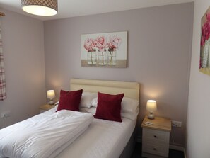 2 chambres, fer et planche à repasser