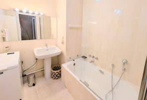 Bathroom - Ref MONTROSE by Palmes d Or Properties (Cannes)