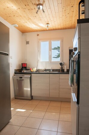 Fridge, microwave, oven, dishwasher