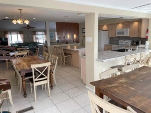 Dining - Ocean Paradise (Virginia Beach)