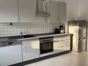 Fridge, microwave, oven, stovetop - 2-room apartment near Berlin, 72 sqm (Velten)