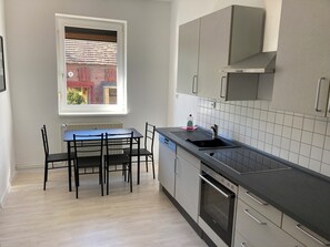 Fridge, microwave, oven, stovetop - 2-room apartment near Berlin, 72 sqm (Velten)