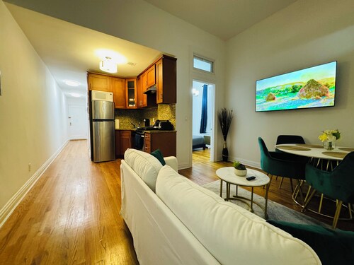 Elegant 2-BD. Manhattan Escape Steps from Central Park
