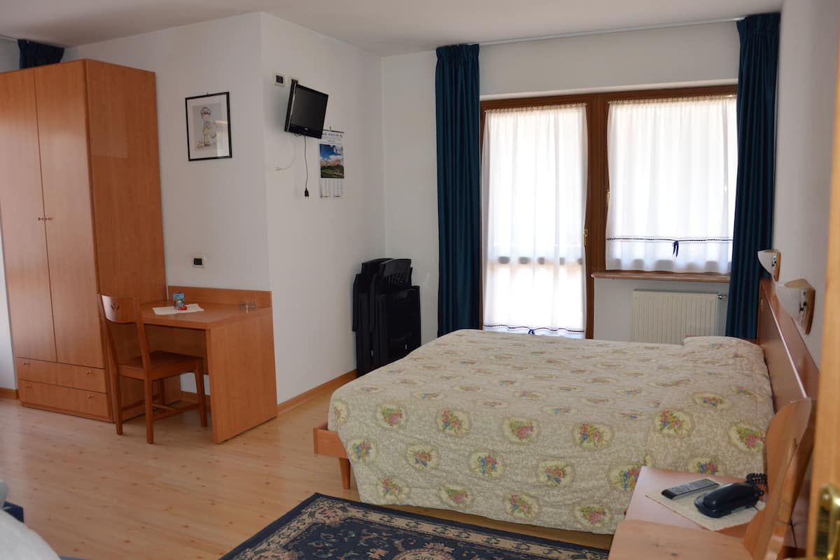Classic Double Room | In-room safe, free WiFi