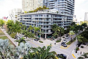 Exterior - Luxury Midtown Miami Apartment - Walk to Wynwood & Design District (Miami)