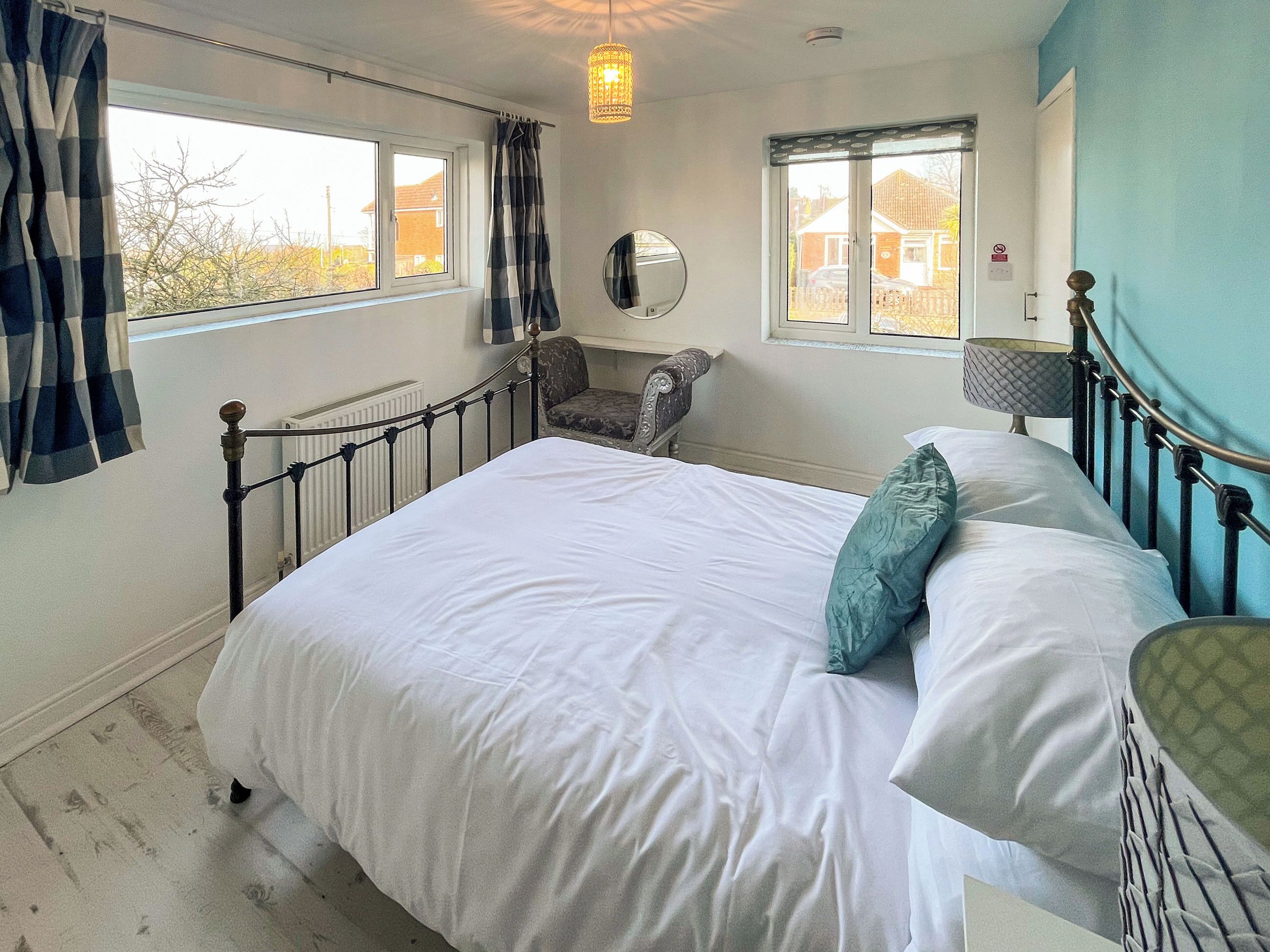 5 bedrooms, free WiFi, bed sheets