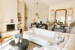 Smart-tv en een tafeltennistafel