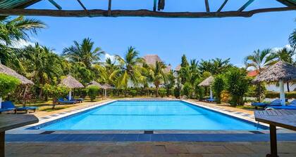 Modern Diani studio near Carrefour with pool; AC use via guest-paid tokens.