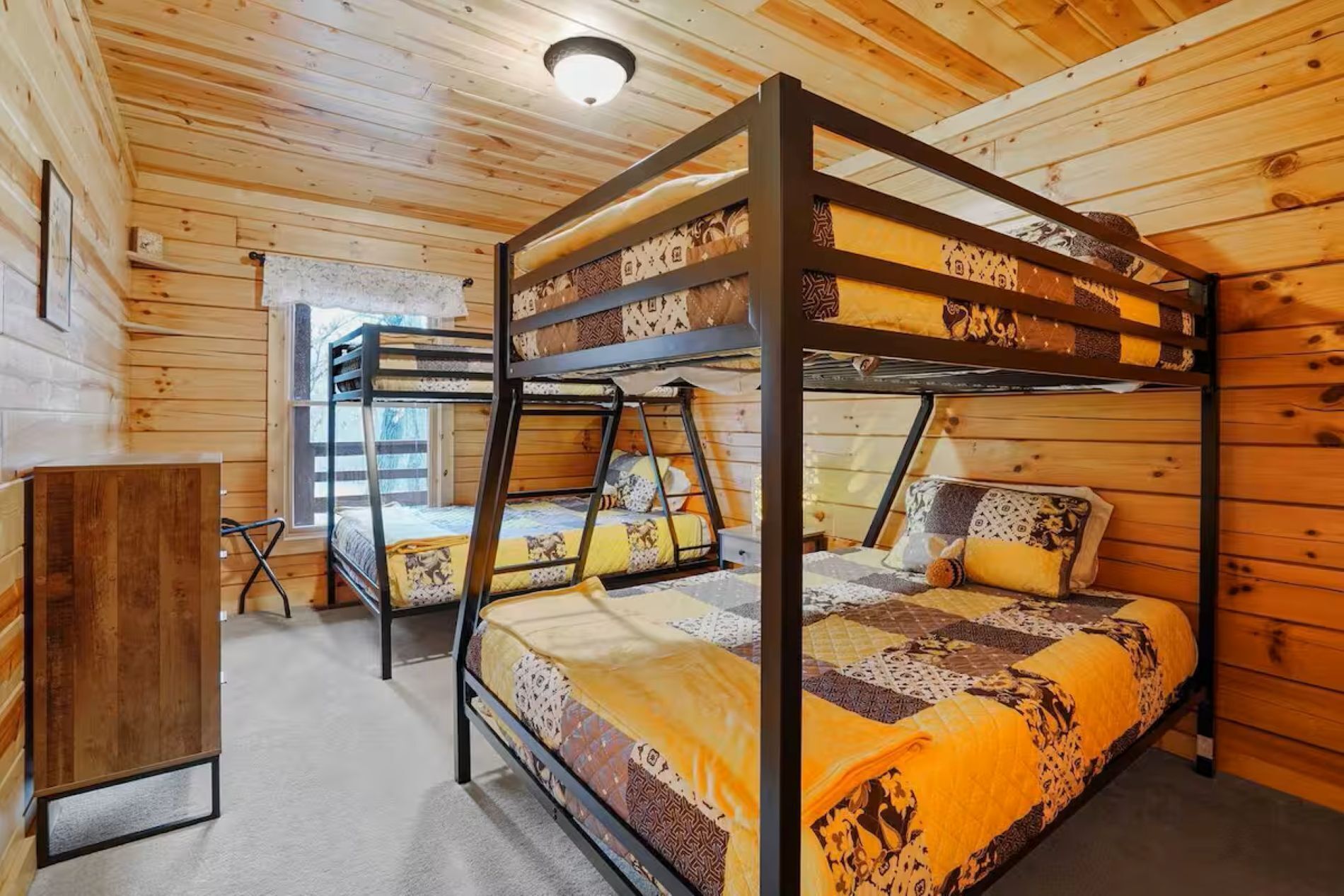 4 bedrooms, desk, iron/ironing board, free WiFi