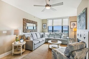 Living area - Enclave 703b- Sugar Sands (Destin)